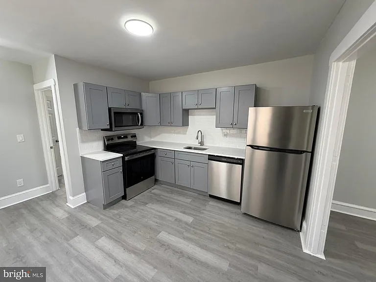 244 Mansion Ave — Photo 8