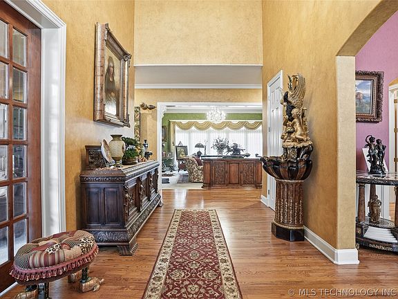 5th image of 8626 S Florence Ave