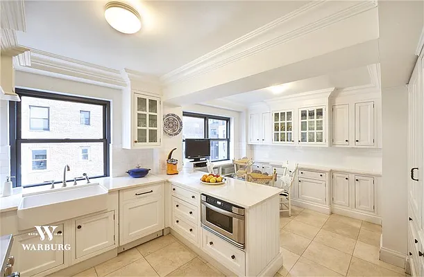 Sold by Warburg | media 6