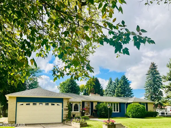 729 Western Ave, Grafton, ND 58237