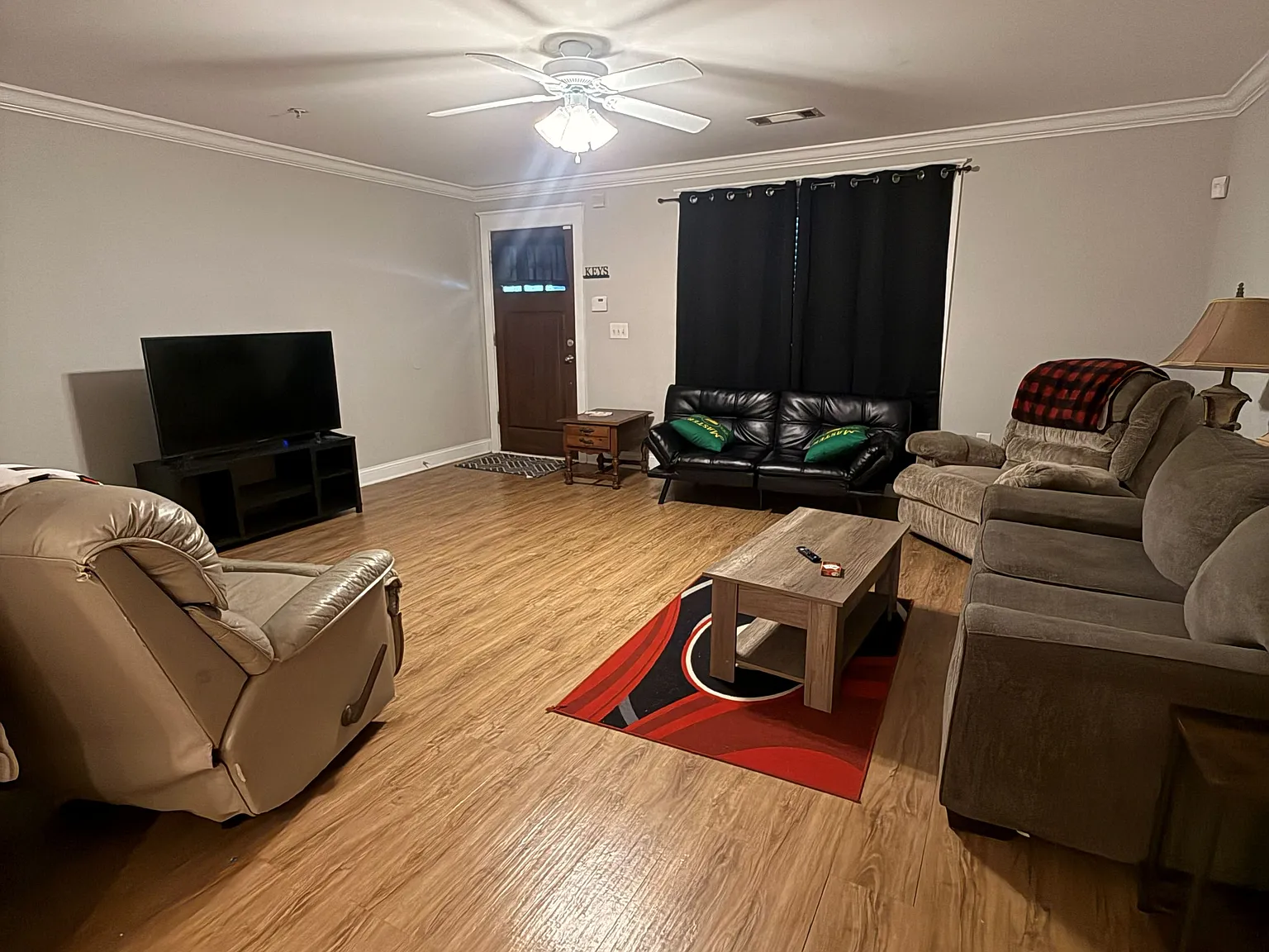3 bed, 1406 sqft, $2,100 — Photo 3