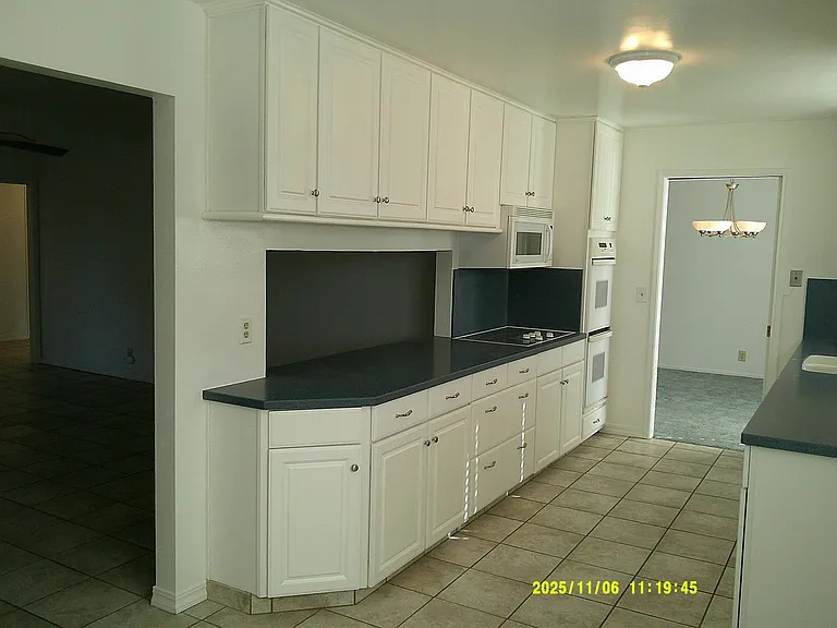 390 S Almond St — Photo 11