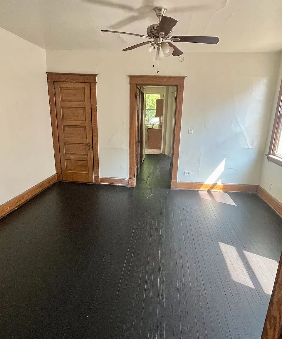6 bed, 3000 sqft, $3,900 — Photo 2