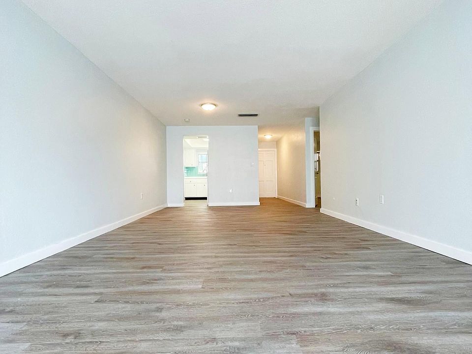 1st image of 1000 49th St N APT 205