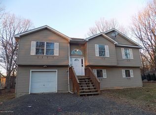 2242 Cramer Rd, Bushkill, PA 18324