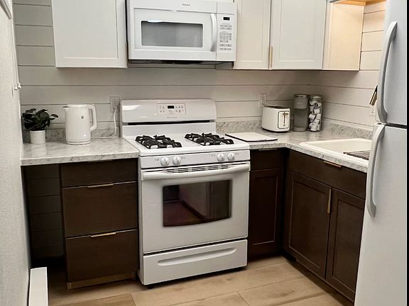 3rd image of 919 S Cobb St #4