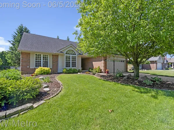 14584 Sundew Ln, Sterling Heights, MI 48312