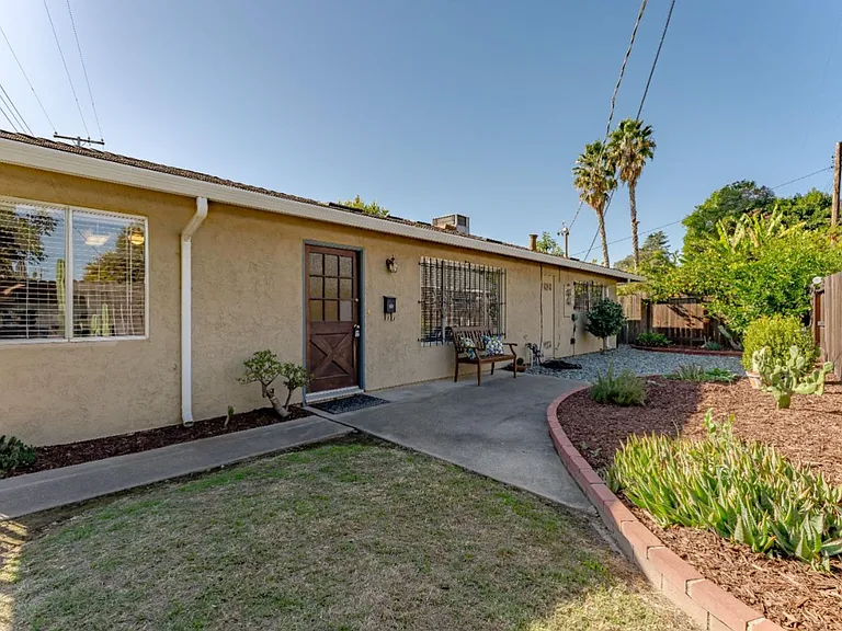 5484 Riverside Blvd — Photo 6