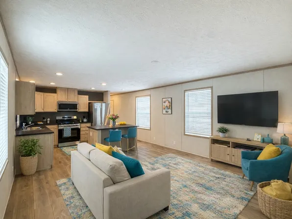 29778 W Essex Ct, Chesterfield, MI 48051