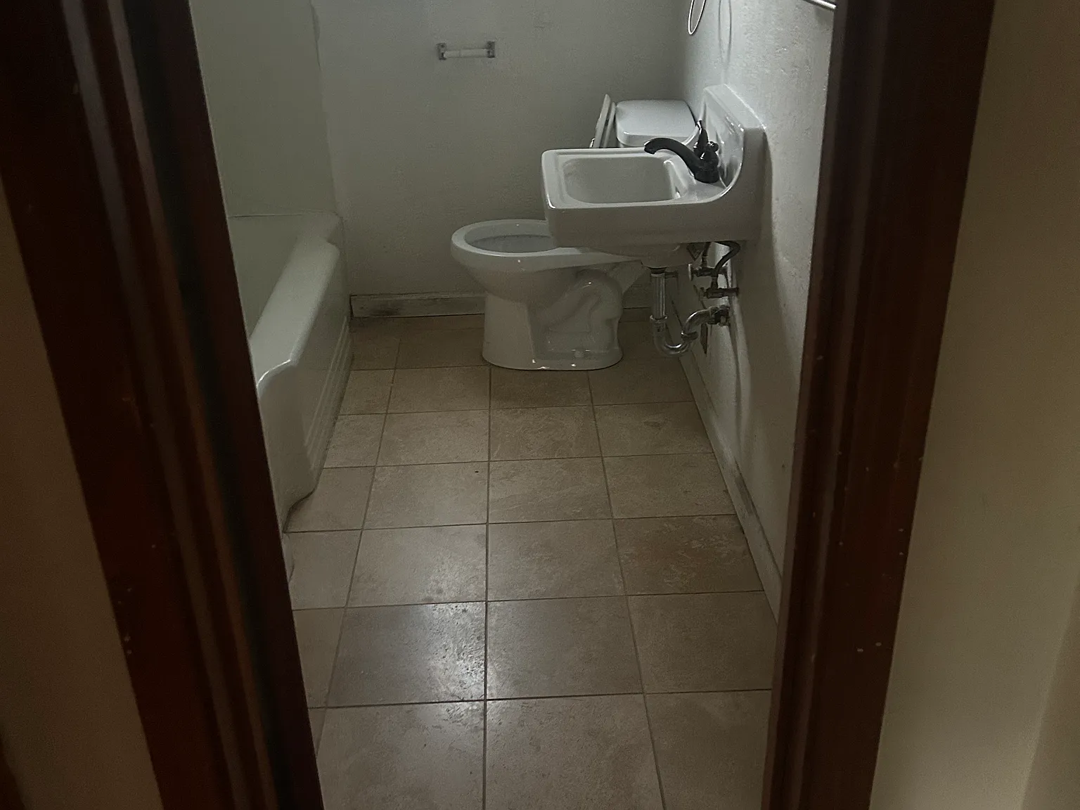 2 bed, 1000 sqft, $1,250 — Photo 4