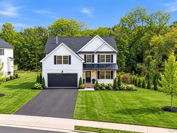 8 Alaina Way, Poughquag, NY 12570