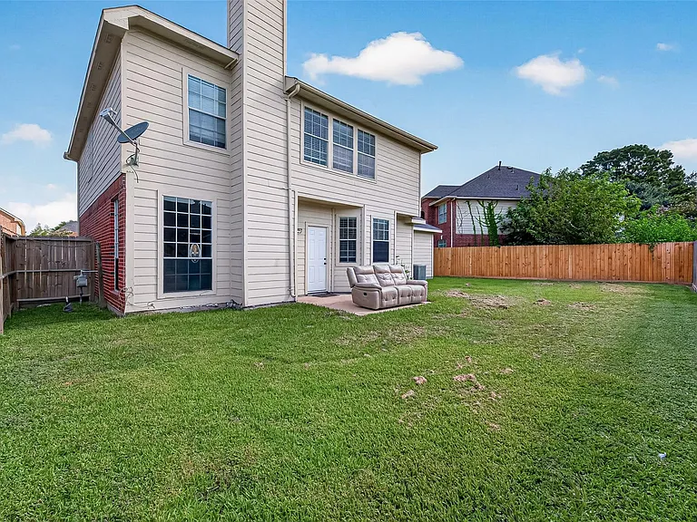 4011 Alexis Cir — Photo 47
