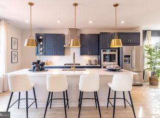 46112 Woodpecker Sq, Sterling, VA 20165