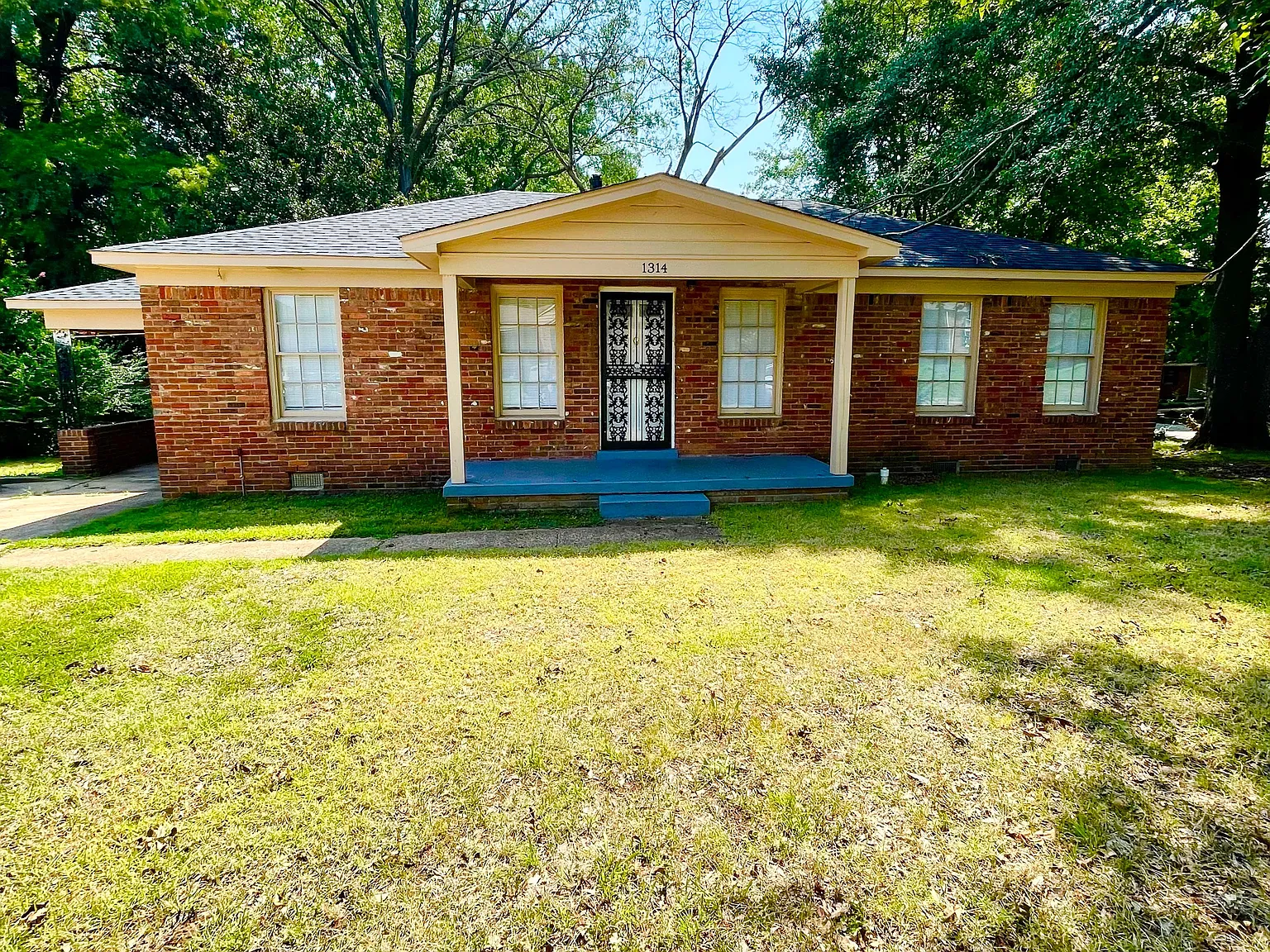 3 bed, 1.5 bath, 1439 sqft, $1,695 — Photo 1