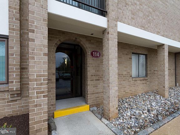 2nd image of 114 Monroe St #30