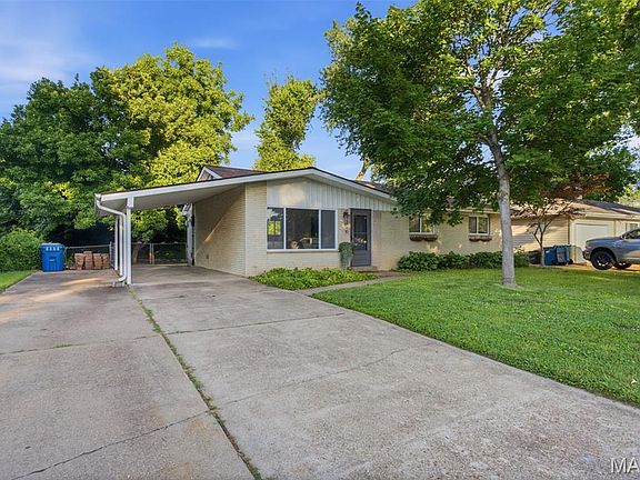 3rd image of 2720 Lakeport Dr