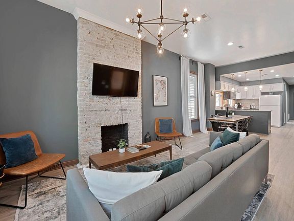 4th image of 1807 W Erie St #2