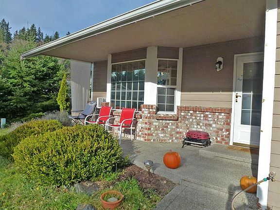 2nd image of 312 Maple Dr N