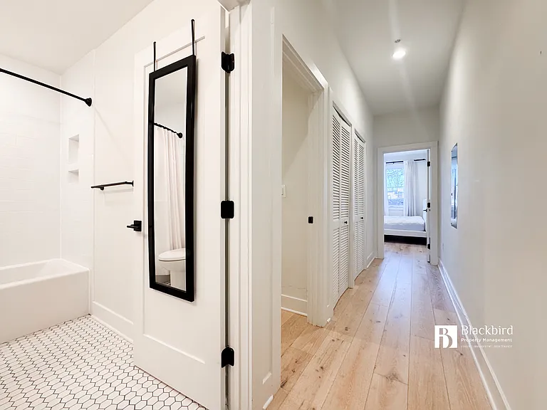 1011 18th St NE — Photo 13