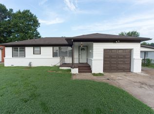 1202 S Russell St, Skiatook, OK 74070