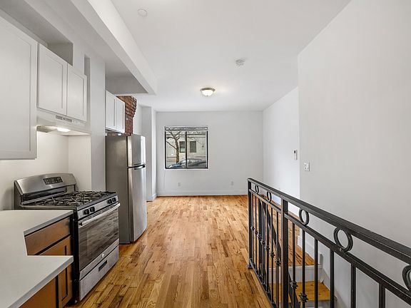 4th image of 476 Gates Ave #1F