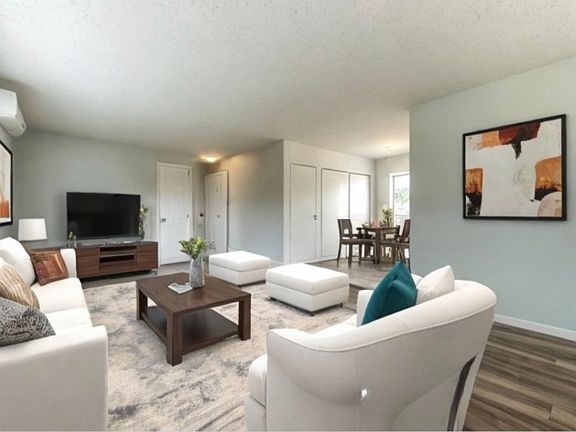 2nd image of 903 4th St