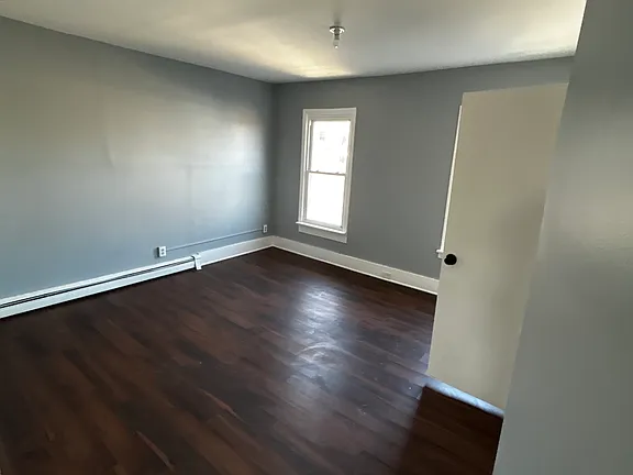 160 Oak St #4 — photo 3 of 6