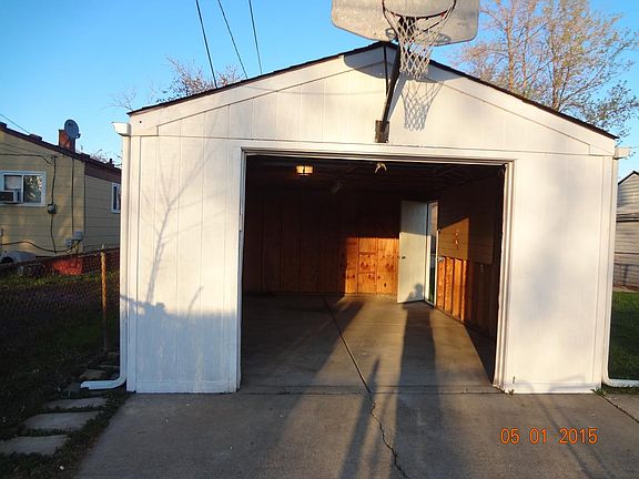 5th image of 28457 Waverly St