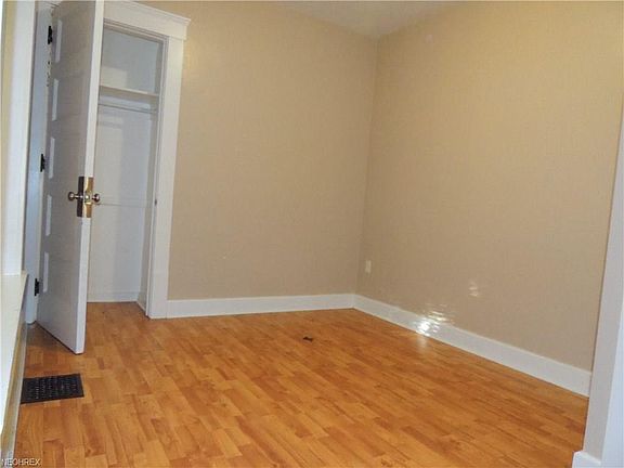 4th image of 118 E Crain Ave