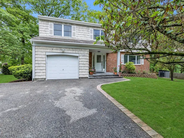 16 Gray Avenue, Dix Hills, NY 11746
