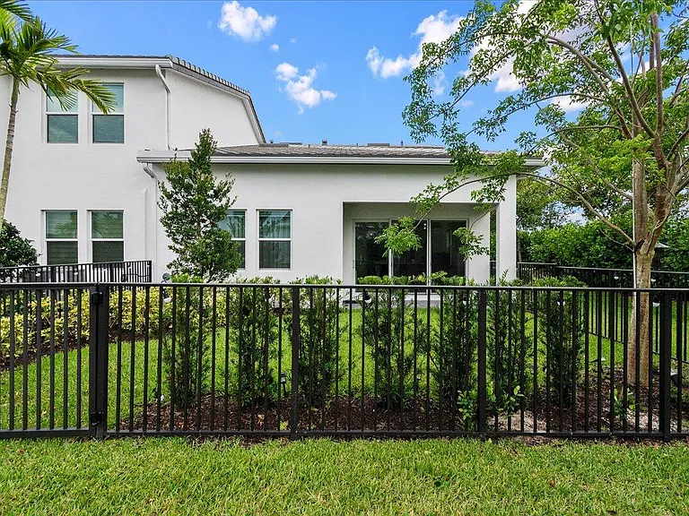 16493 Helix Ct — Photo 20
