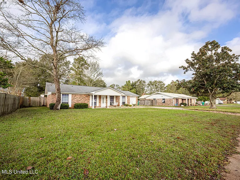 1213 King Henry Dr — Photo 15