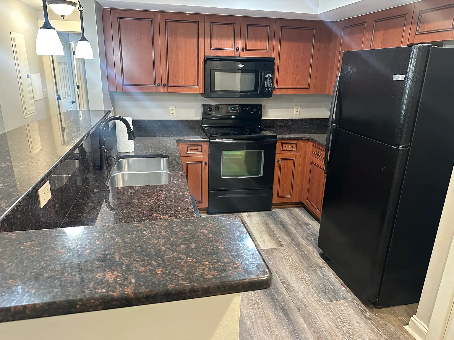 2 bed, 1031 sqft, $1,650 — Photo 2