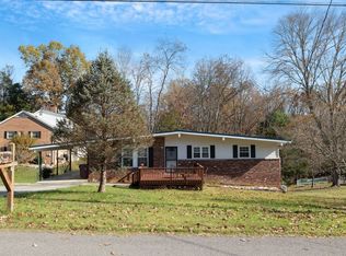 101 Locust Ln, Oak Ridge, TN 37830