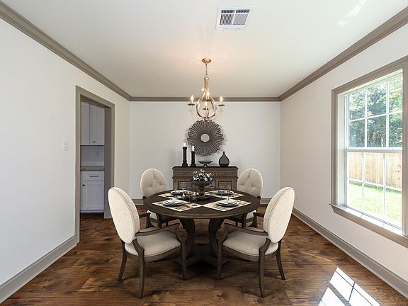 3rd image of 112 Cleopatra Ln