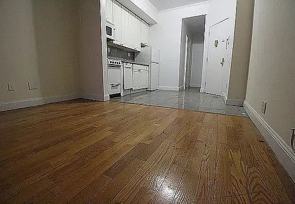 5th image of 70 W 106th St