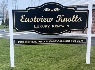 221 Eastview Dr #17, Central Islip, NY 11722