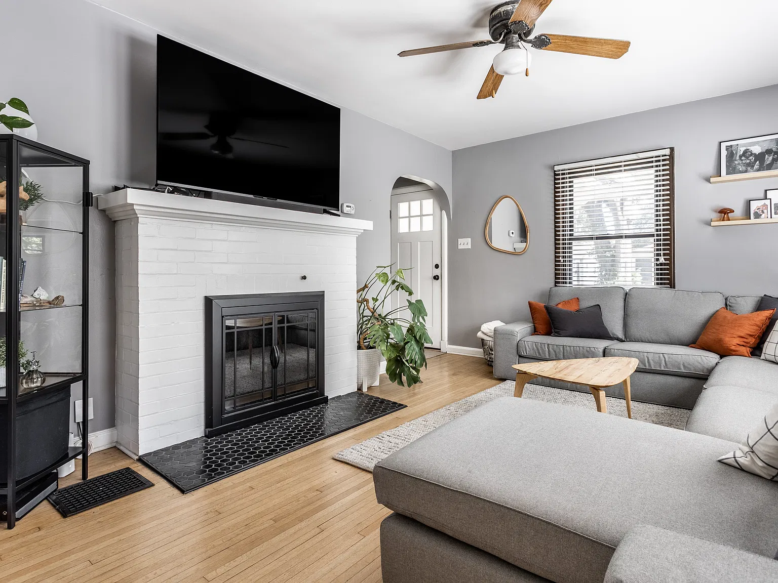 2 bed, 2008 sqft, $1,800 — Photo 3