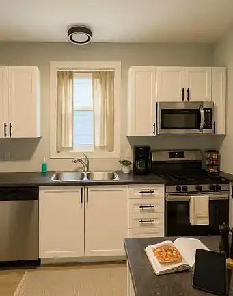 4th image of 569 Sherbrooke St #1A