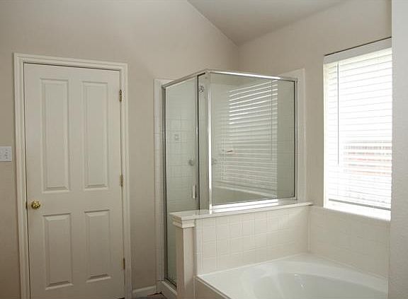 5th image of 415 S Lynnwood Trl