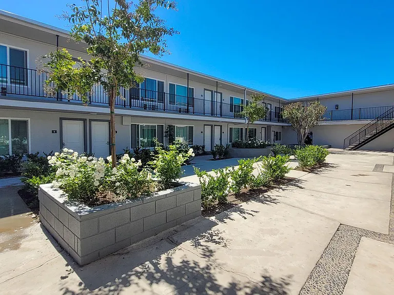 6933 N. Rosemead — Photo 1