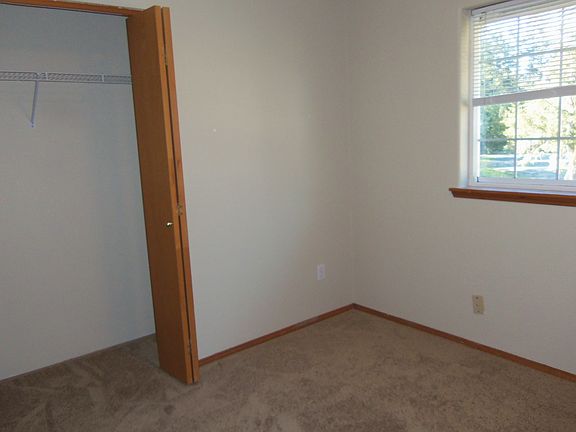 5th image of 947 Dolphin St
