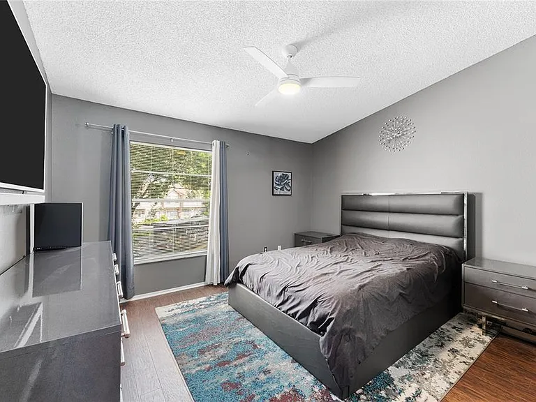 2304 Fletchers Point Cir — Photo 29