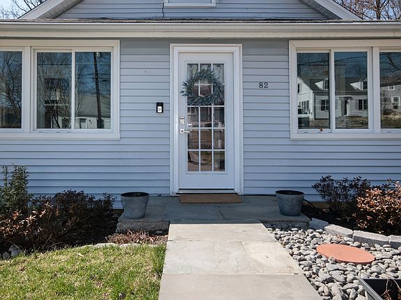 4th image of 82 Dunn Ave