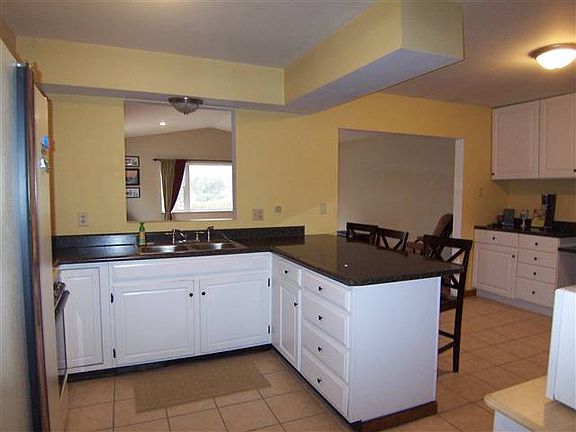 3rd image of 113 Kathy Ln