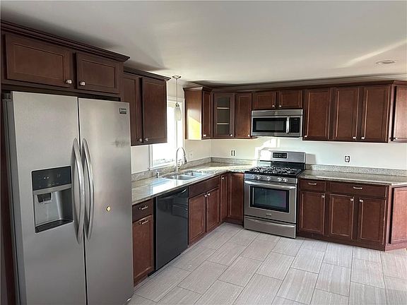 3rd image of 55 Swan St