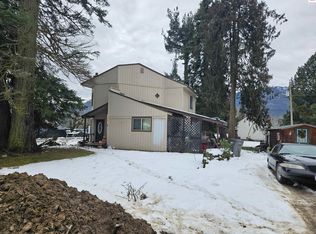 318 E 3rd Ave, Clark Fork, ID 83811