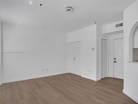 5th image of 747 Michigan Ave APT 204