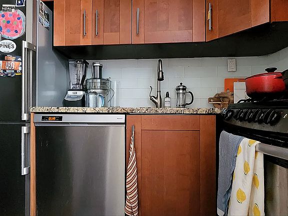 5th image of 33 N Henry St #1R