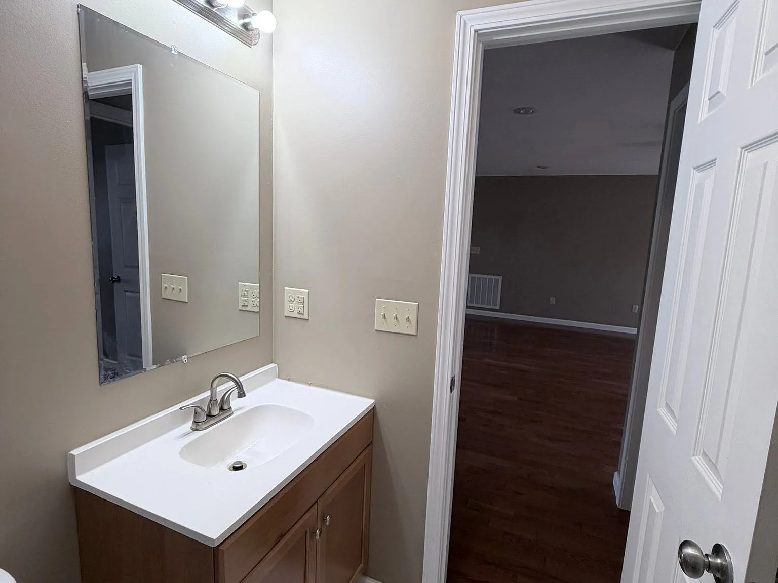 3 bed, $1,400 — Photo 2